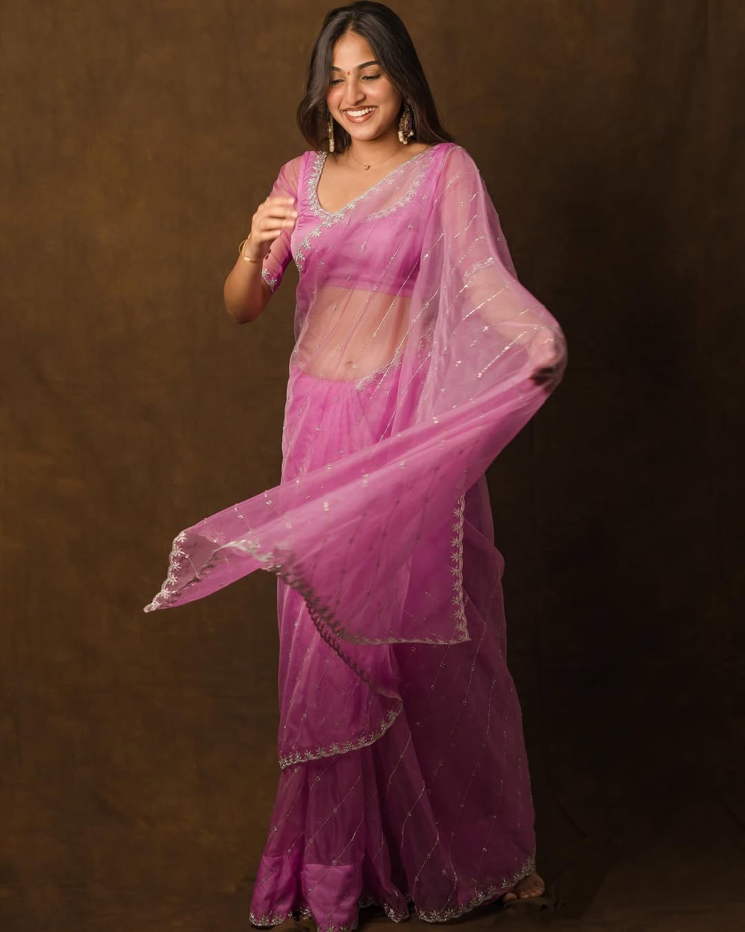 Pranavi Manukonda Stuns in Timeless Black Elegance