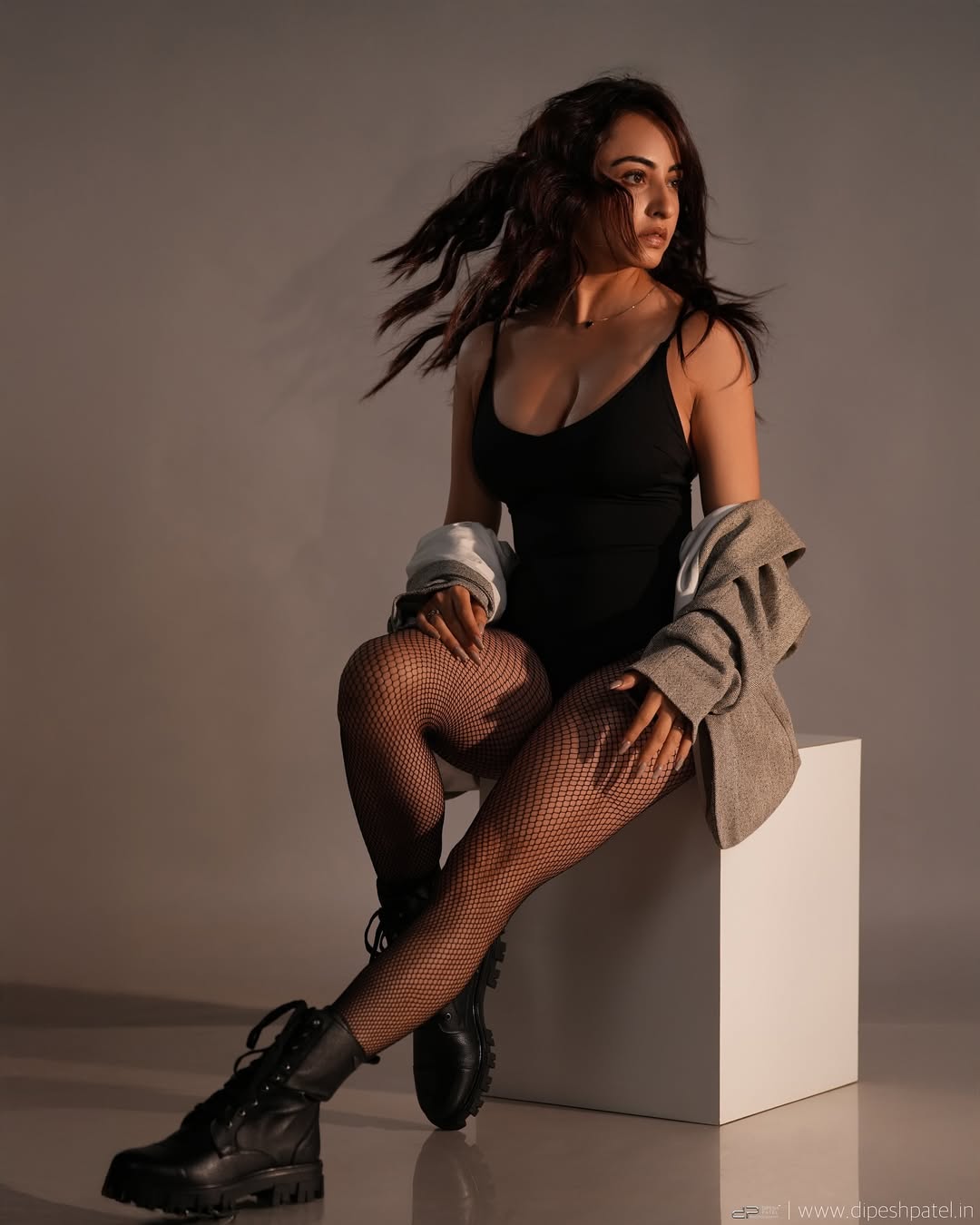 Niyati Fatnani’s Dreamy Saree Look Goes Viral Niyati Fatnani’s Dreamy Saree Look Goes Viral