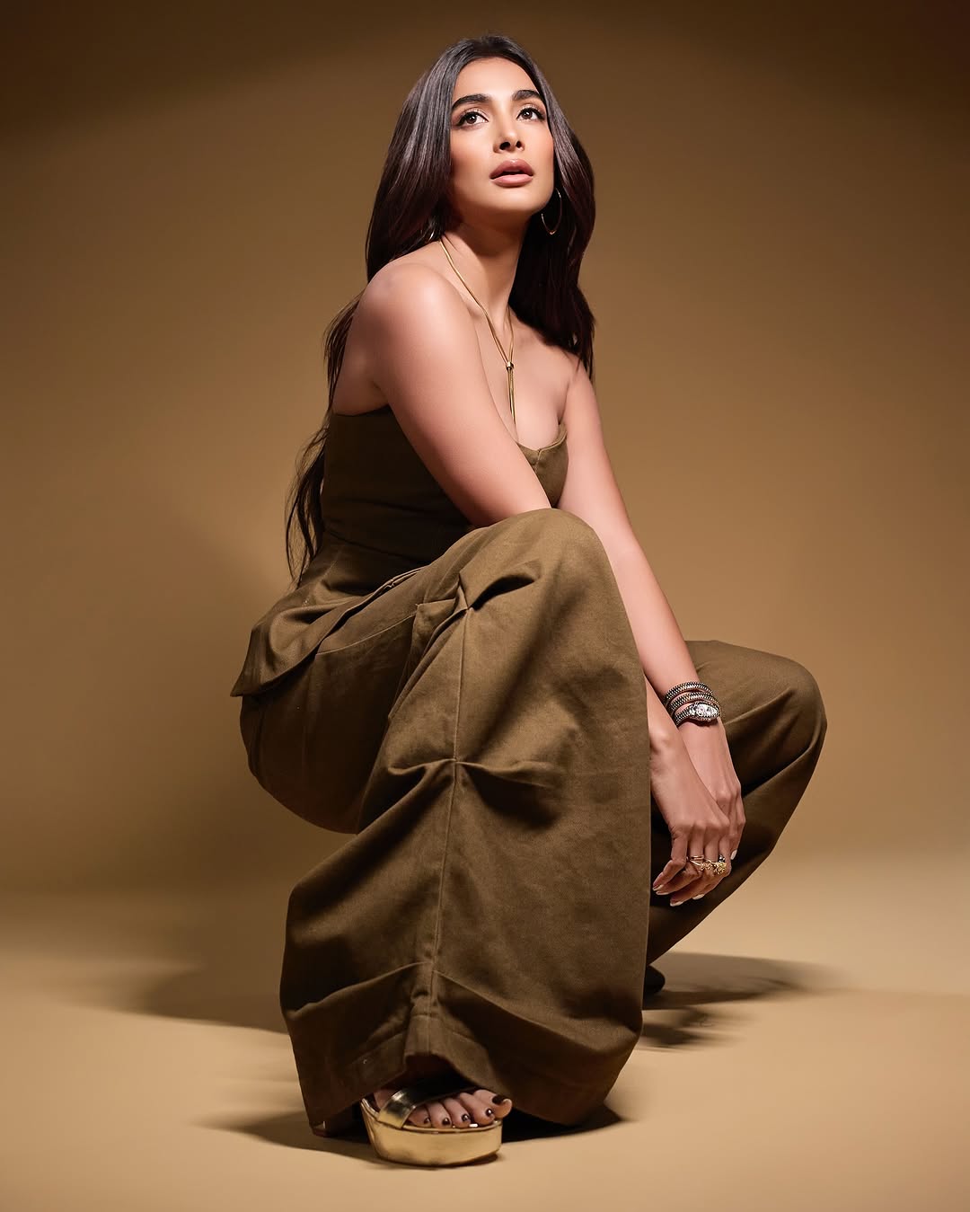 Pooja Hegde: A Breeze of Glamour and Grace Pooja Hegde: A Breeze of Glamour and Grace