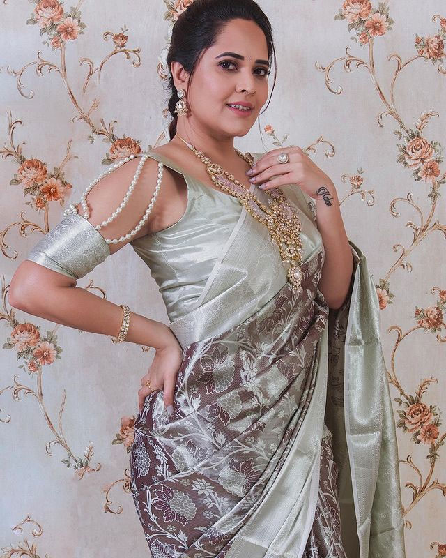 Anasuya in a Graceful Pink Saree Look