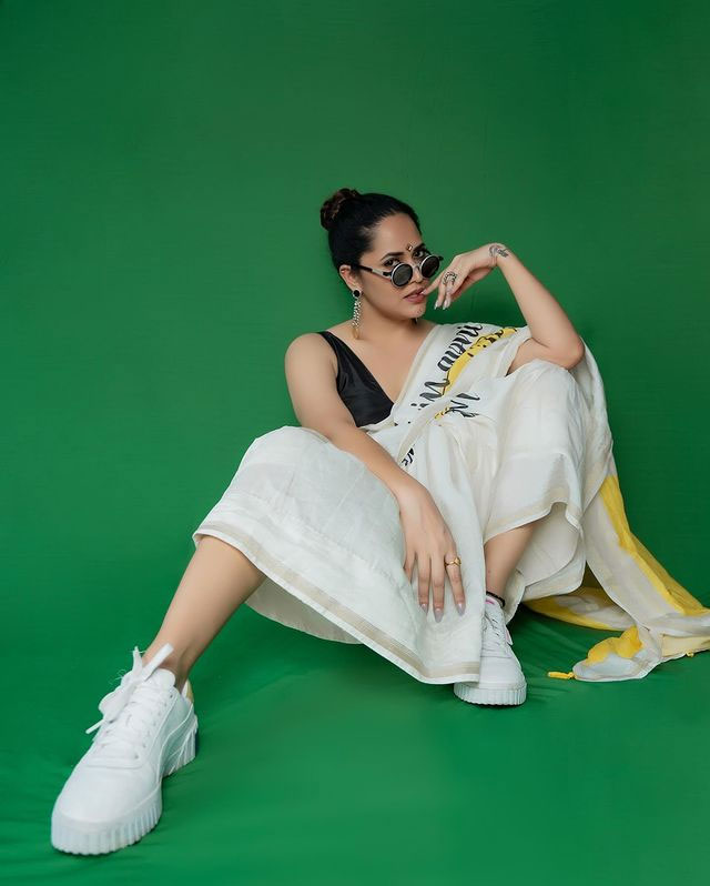 Anasuya in a Graceful Pink Saree Look