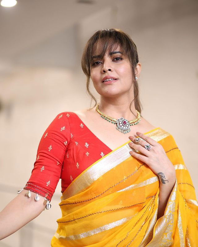 Anasuya in a Graceful Pink Saree Look Anasuya in a Graceful Pink Saree Look