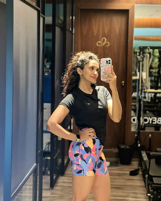 Saanve Megghana Lights Up the Evening Sky Saanve Megghana Lights Up the Evening Sky