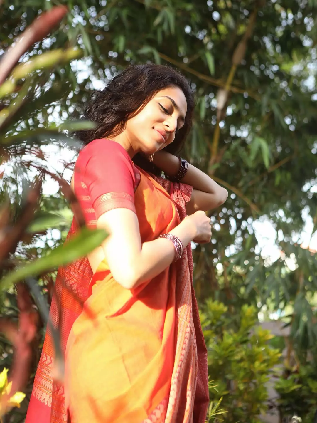 Sobhita Dhulipalas Gold Lehenga Portrays Royal Moment Sobhita Dhulipalas Gold Lehenga Portrays Royal Moment