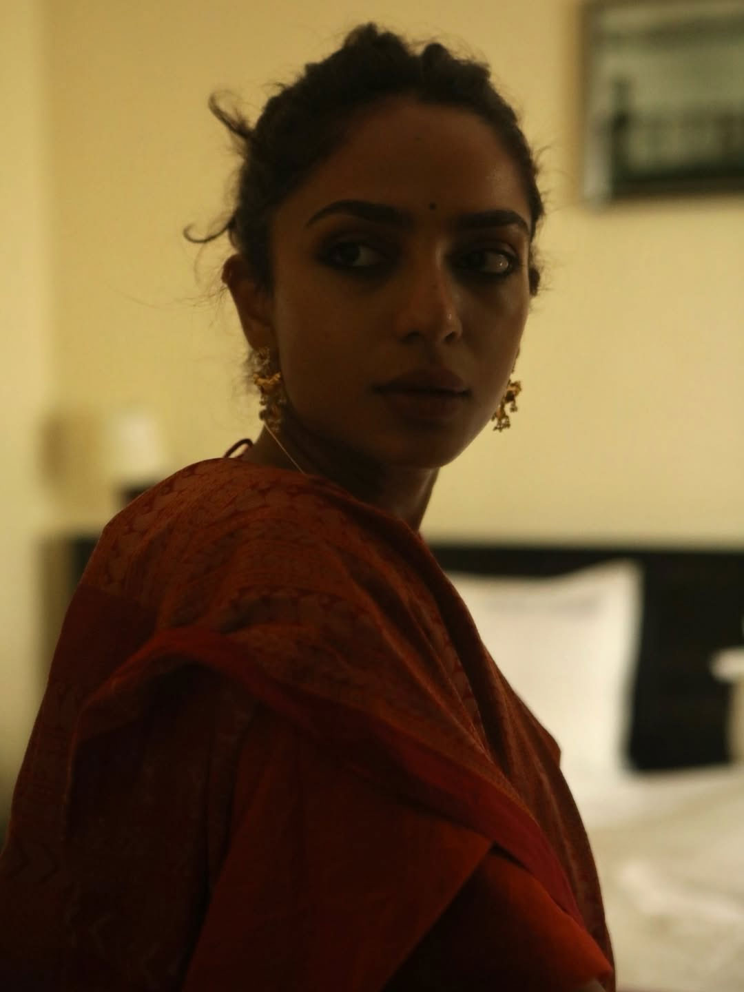 Sobhita Dhulipalas Gold Lehenga Portrays Royal Moment Sobhita Dhulipalas Gold Lehenga Portrays Royal Moment