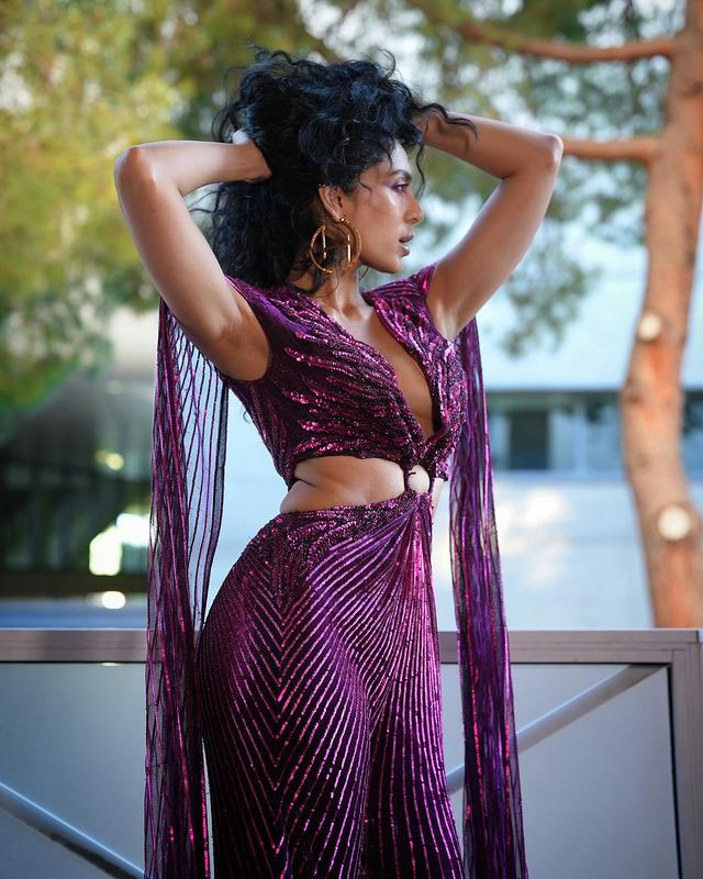 Sobhita Dhulipalas Gold Lehenga Portrays Royal Moment Sobhita Dhulipalas Gold Lehenga Portrays Royal Moment