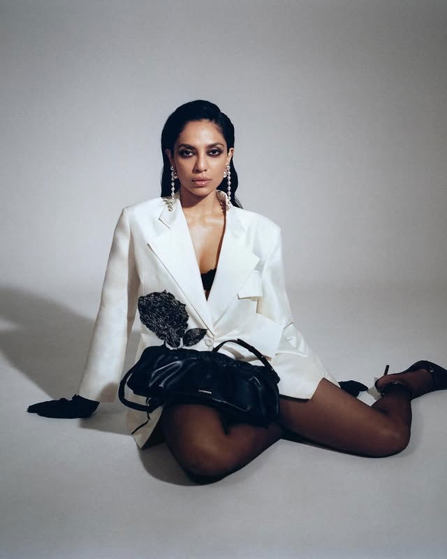 Sobhita Dhulipalas Gold Lehenga Portrays Royal Moment Sobhita Dhulipalas Gold Lehenga Portrays Royal Moment