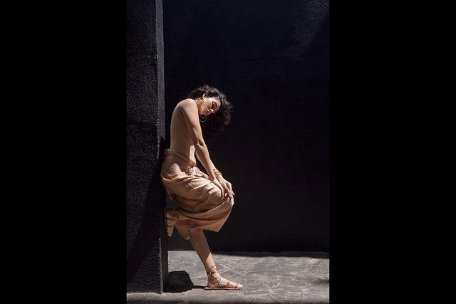 Sobhita Dhulipalas Gold Lehenga Portrays Royal Moment Sobhita Dhulipalas Gold Lehenga Portrays Royal Moment