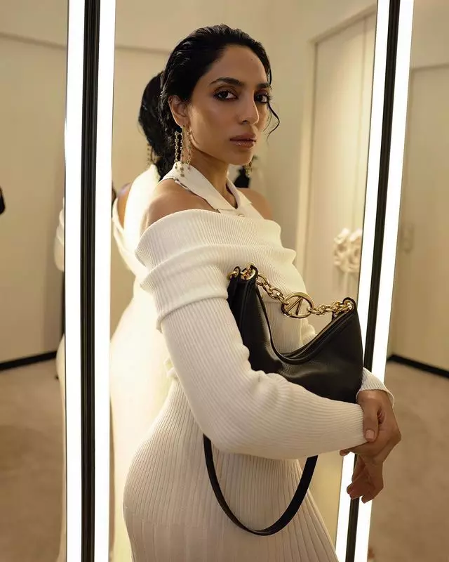 Sobhita Dhulipalas Gold Lehenga Portrays Royal Moment Sobhita Dhulipalas Gold Lehenga Portrays Royal Moment