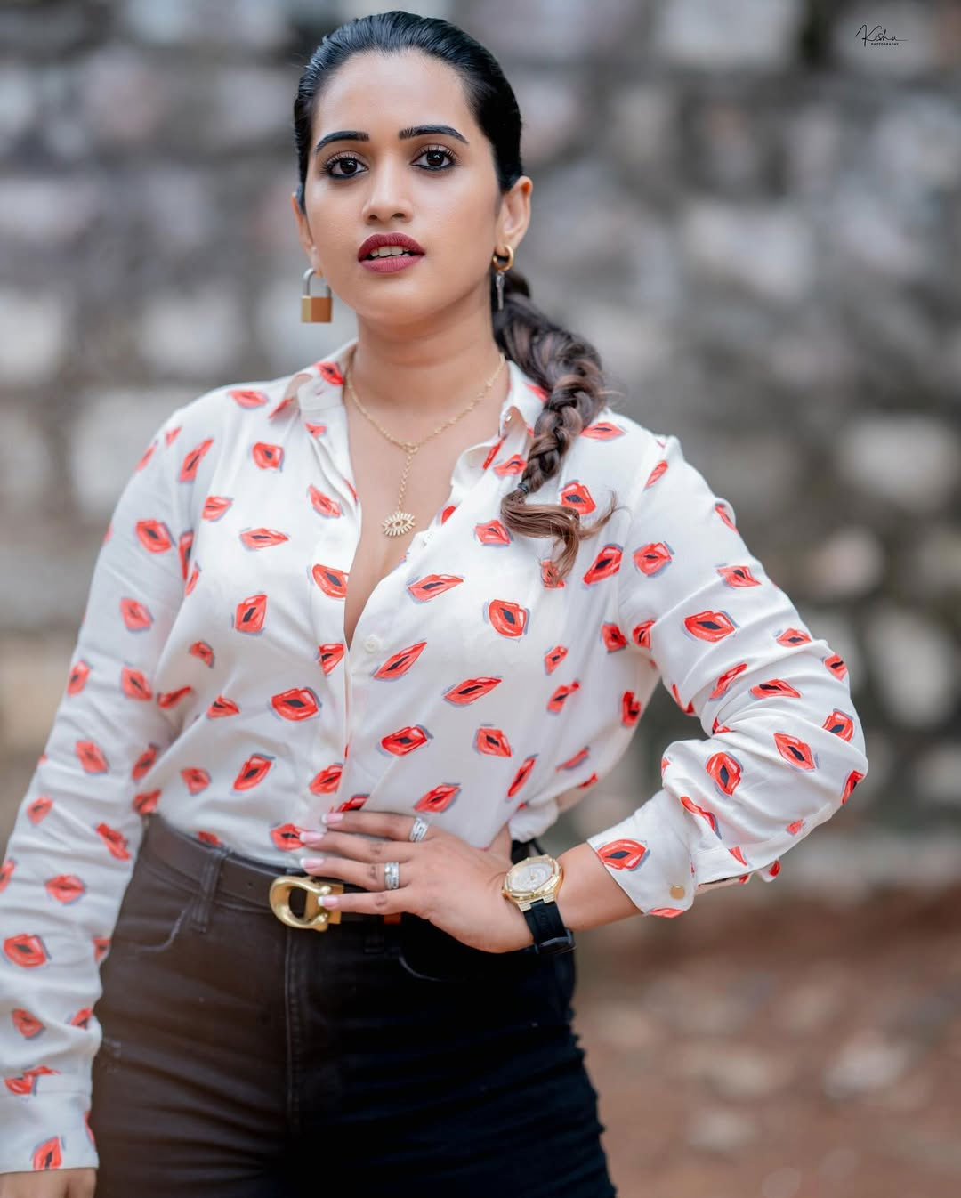 Sravanthi Chokarapu Wows Fans with Chic Two-Piece Look Sravanthi Chokarapu Wows Fans with Chic Two-Piece Look