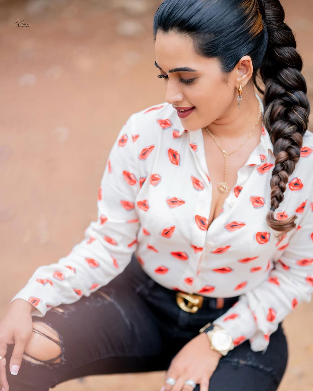 Sravanthi Chokarapu Wows Fans with Chic Two-Piece Look Sravanthi Chokarapu Wows Fans with Chic Two-Piece Look