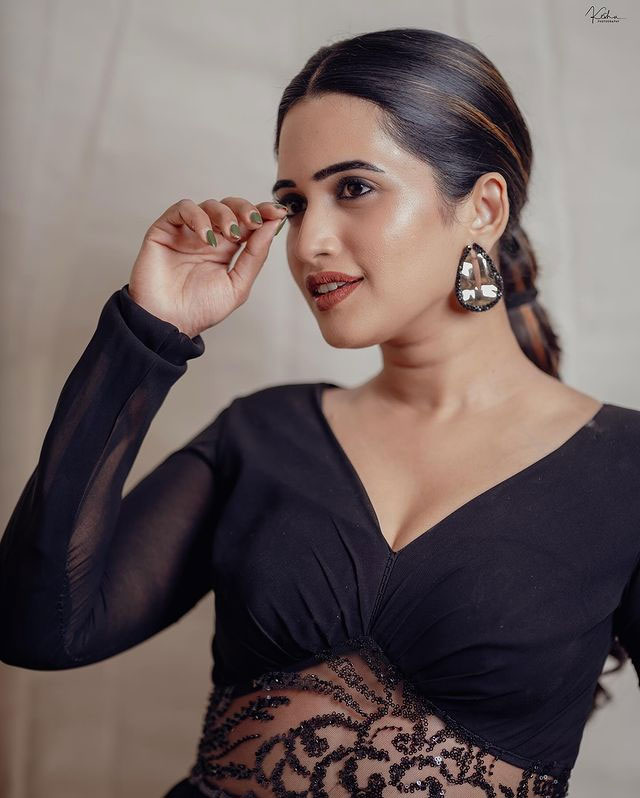 Sravanthi Chokarapu Wows Fans with Chic Two-Piece Look