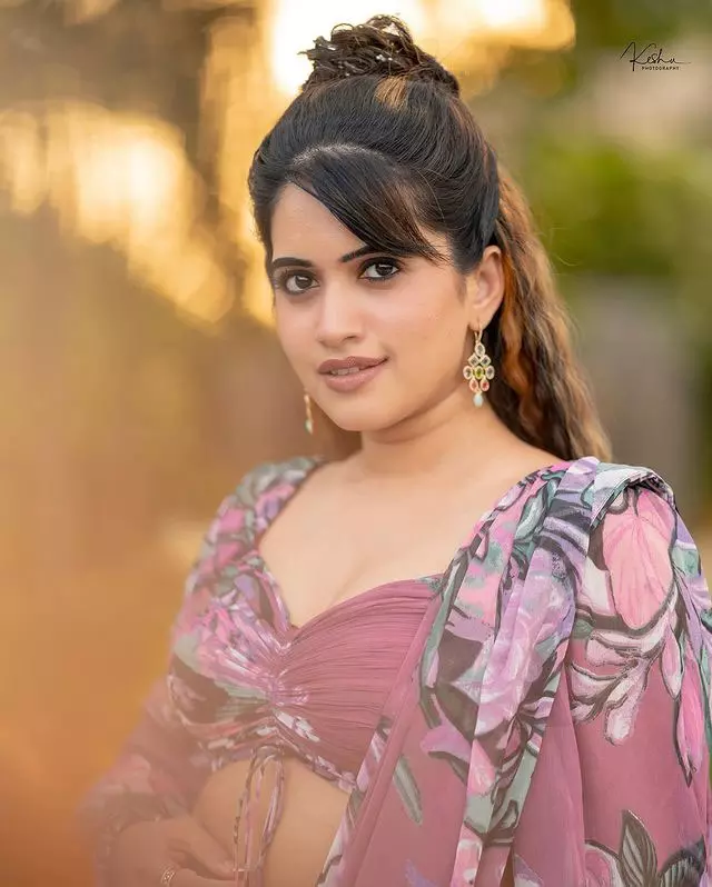 Sravanthi Chokarapu Wows Fans with Chic Two-Piece Look Sravanthi Chokarapu Wows Fans with Chic Two-Piece Look