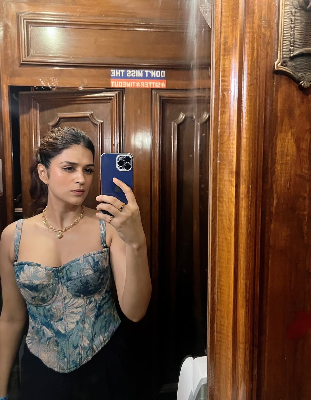 Shraddha Das Wows Fans with Deep-Neck Corset Top Look Shraddha Das Wows Fans with Deep-Neck Corset Top Look