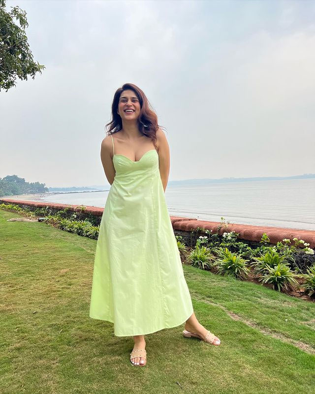Shraddha Das Wows Fans with Deep-Neck Corset Top Look Shraddha Das Wows Fans with Deep-Neck Corset Top Look
