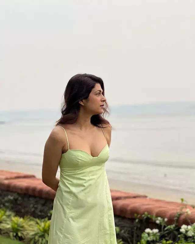 Shraddha Das Wows Fans with Deep-Neck Corset Top Look Shraddha Das Wows Fans with Deep-Neck Corset Top Look