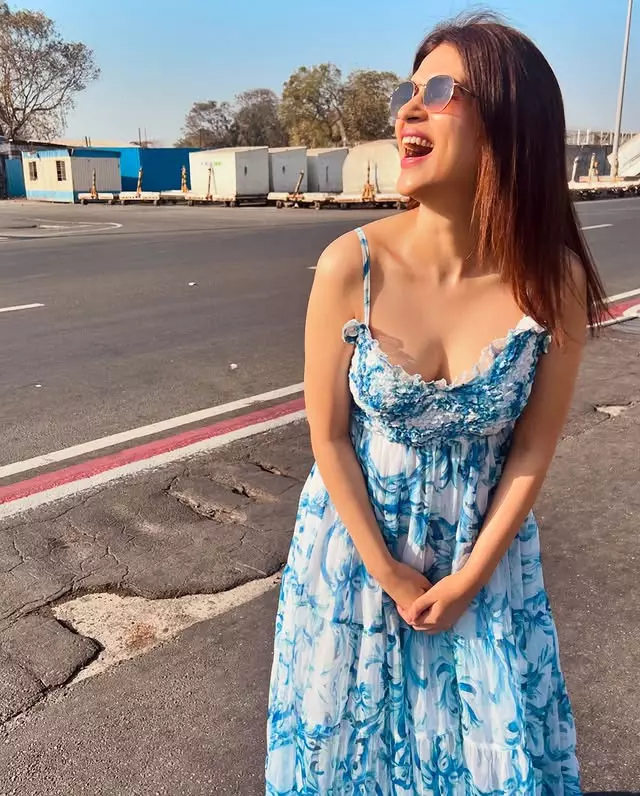 Shraddha Das Wows Fans with Deep-Neck Corset Top Look Shraddha Das Wows Fans with Deep-Neck Corset Top Look