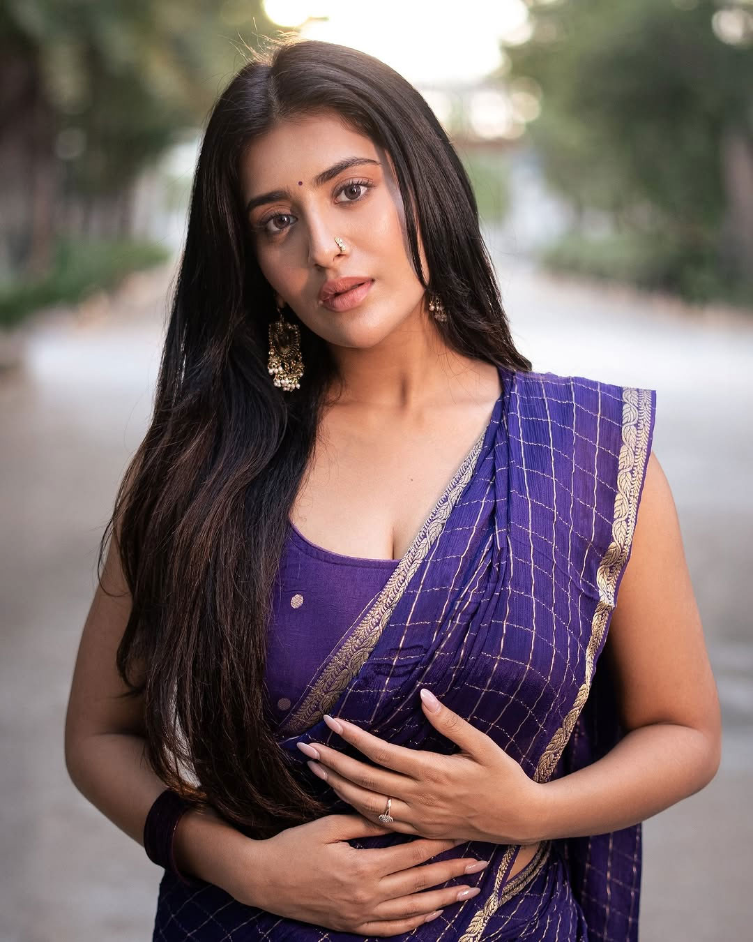 3Roses Star Rashi Singh Wows Fans with Stunning Outfit