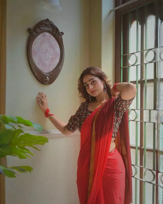 Ayesha Khan Shines With Viral Dhurandhar Song Shararat