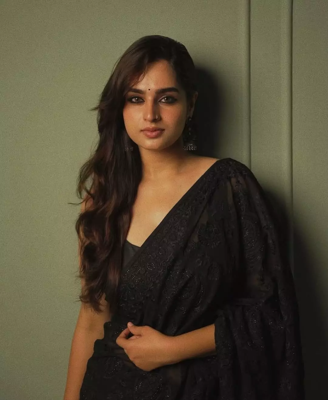 Ayesha Khan Shines With Viral Dhurandhar Song Shararat