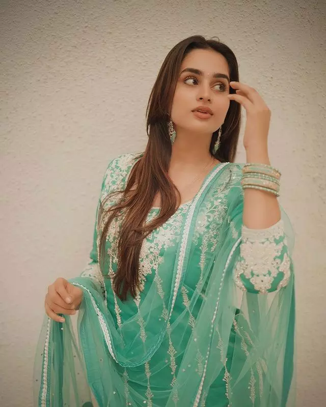 Ayesha Khan Shines With Viral Dhurandhar Song Shararat