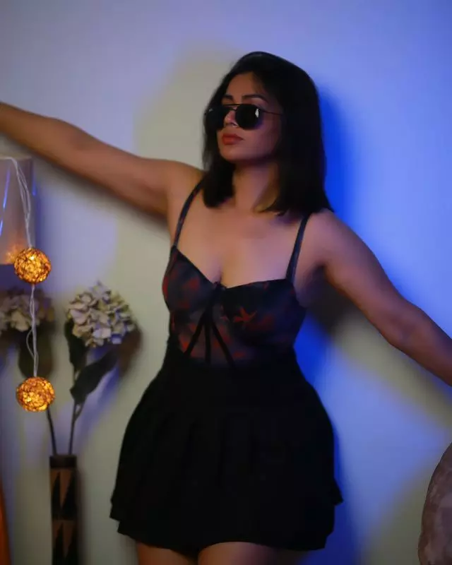 Doulath Sulthana Blends Confidence With Modern Style Doulath Sulthana Blends Confidence With Modern Style