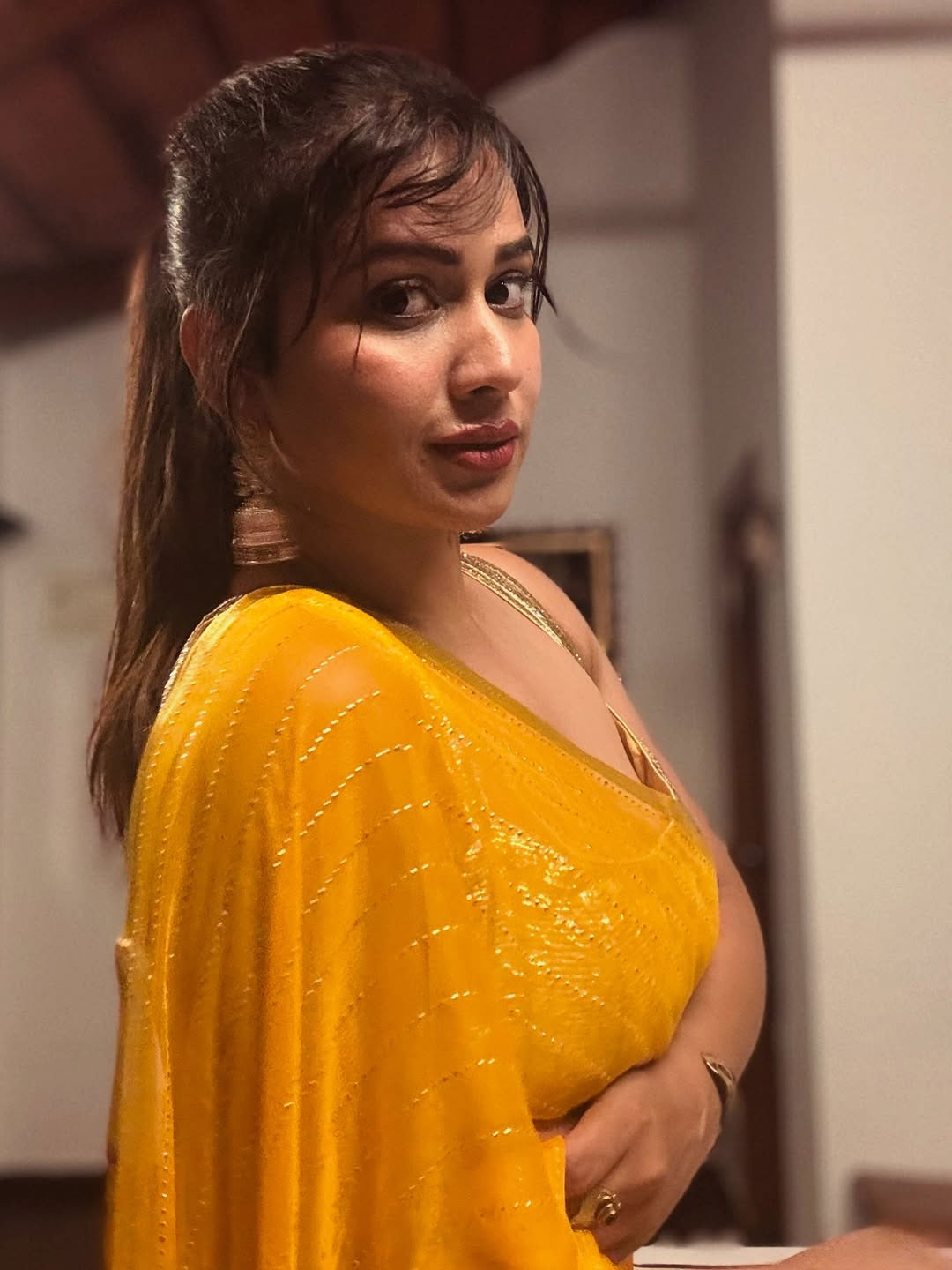 Doulath Sulthana Blends Confidence With Modern Style Doulath Sulthana Blends Confidence With Modern Style