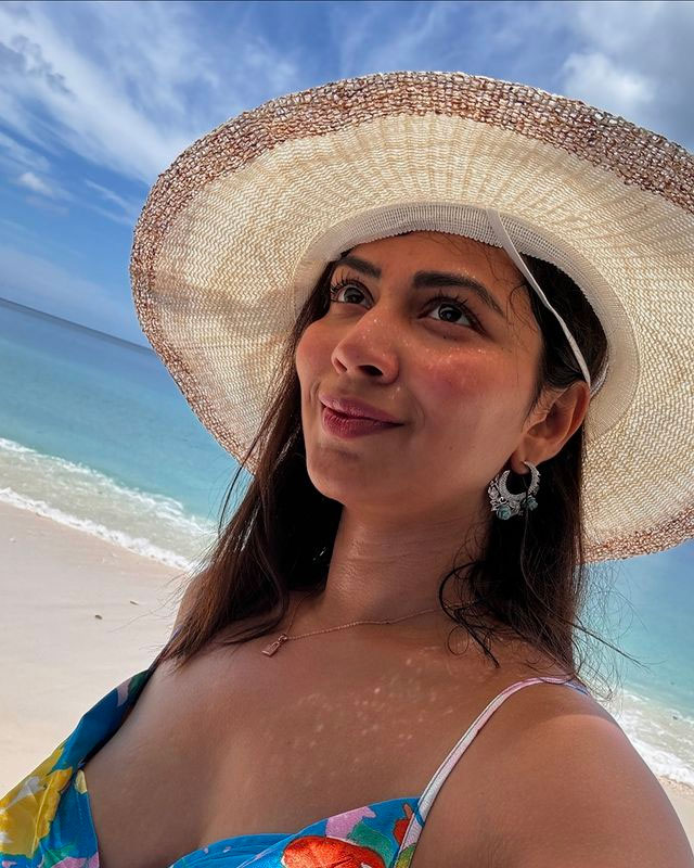 Doulath Sulthana Blends Confidence With Modern Style