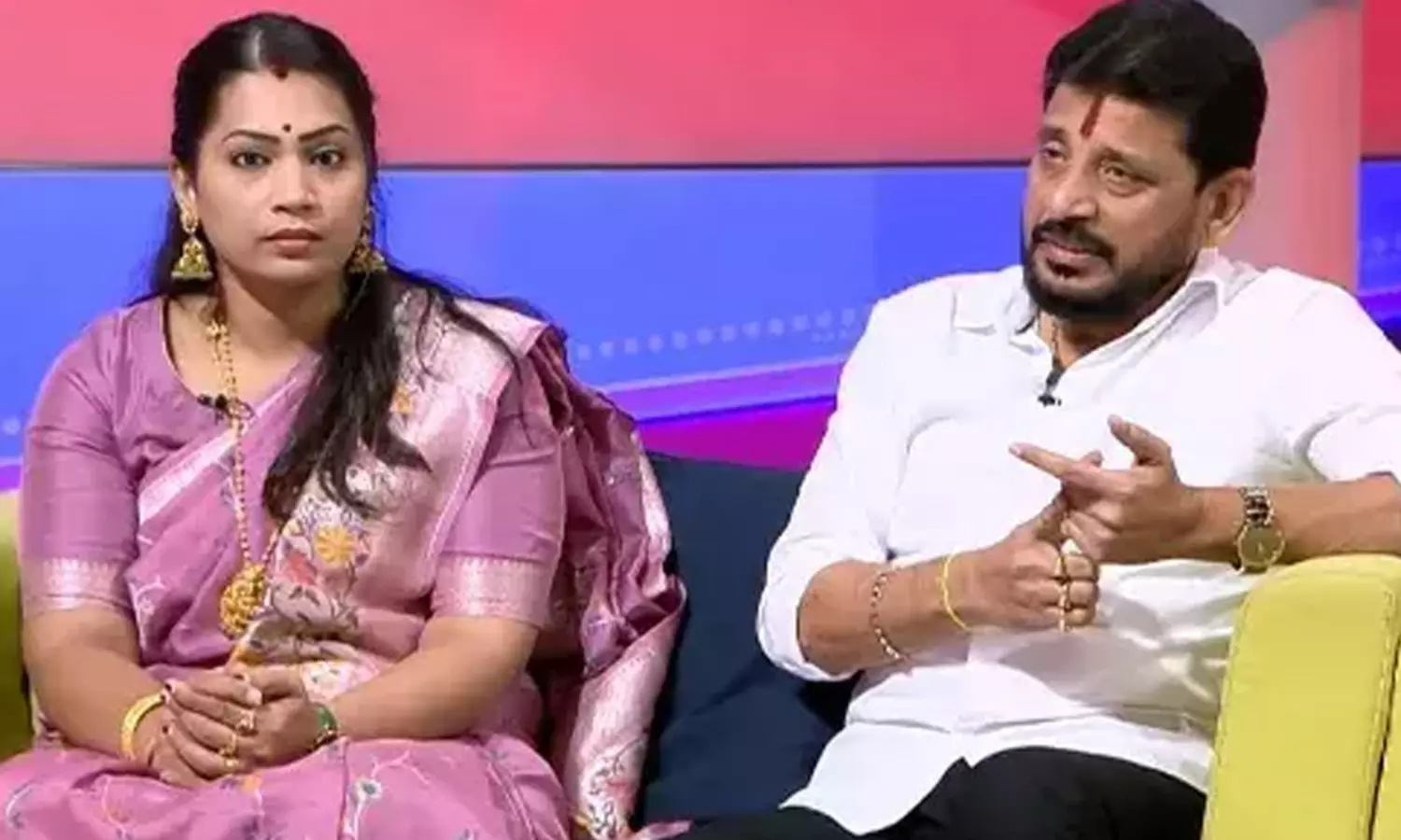 హుక్కా అంటే ఏంటో తెలియదు.. పార్టీపై దివ్వెల మాధురి క్లారిటీ హుక్కా అంటే ఏంటో తెలియదు.. పార్టీపై దివ్వెల మాధురి క్లారిటీ