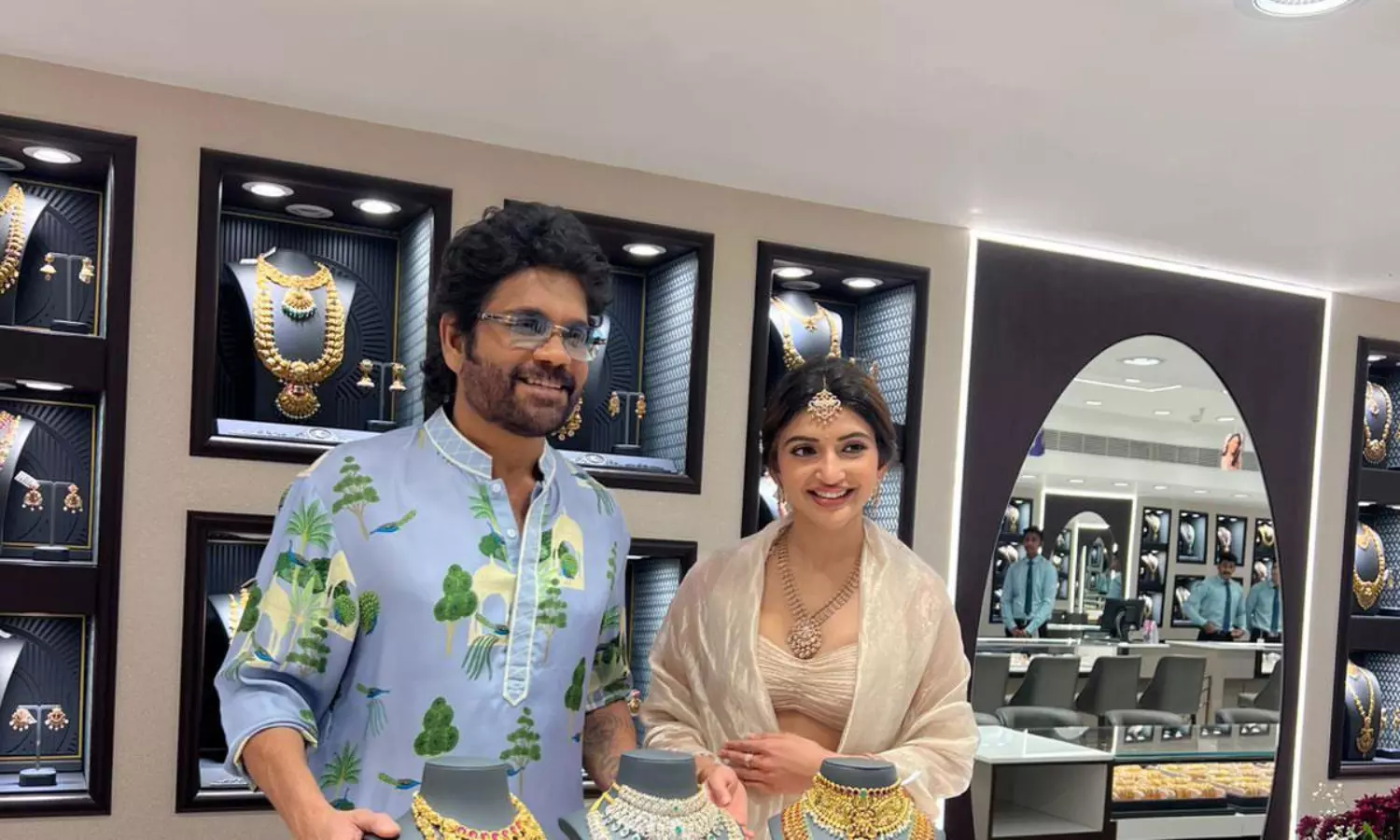 కింగ్ తో మెరిసిన శ్రీలీలా.. ఎంత క్యూట్ గా ఉన్నారో! కింగ్ తో మెరిసిన శ్రీలీలా.. ఎంత క్యూట్ గా ఉన్నారో!