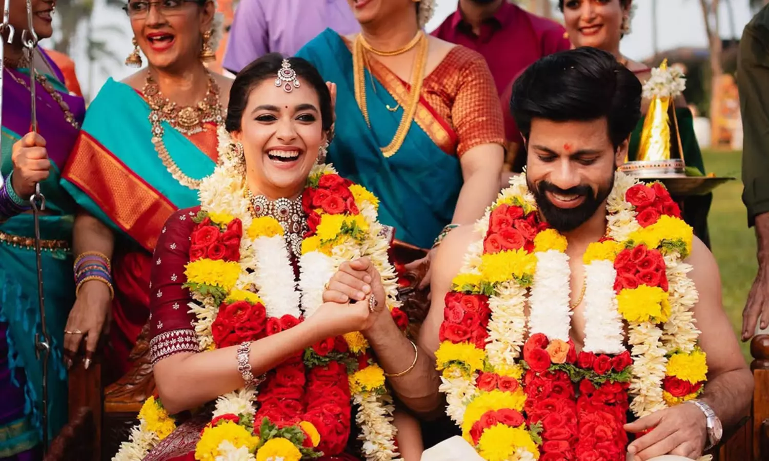 కీర్తి-ఆంటోని: పెళ్లికి ముందు 15 ఏళ్లు.. పెళ్లయాక ఒక ఏడాది! కీర్తి-ఆంటోని: పెళ్లికి ముందు 15 ఏళ్లు.. పెళ్లయాక ఒక ఏడాది!