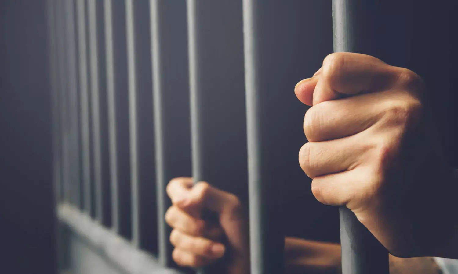 20 ఏళ్లు జైలు.. కేరళ నటి అత్యాచారం కేసులో సంచలన తీర్పు 20 ఏళ్లు జైలు.. కేరళ నటి అత్యాచారం కేసులో సంచలన తీర్పు