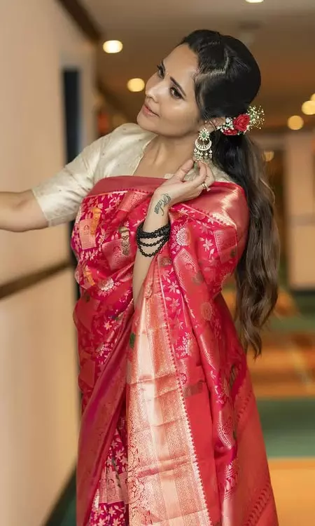 Anasuya in a Graceful Pink Saree Look
