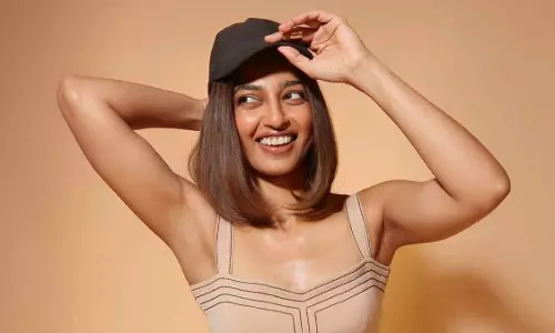 చిత్ర నిర్మాతలపై మరోసారి మండిపడ్డ రాధిక.. మానవత్వం లేదంటూ! చిత్ర నిర్మాతలపై మరోసారి మండిపడ్డ రాధిక.. మానవత్వం లేదంటూ!