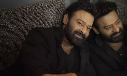 పువ్వులు.. యాపిల్.. ప్రభాస్ ఏం చెబుతున్నాడు?