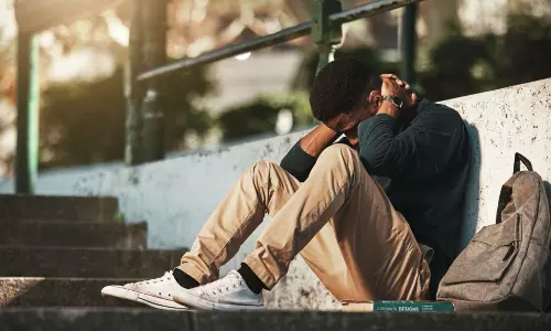 డిజిటల్ భారం : కృంగిపోతున్న యంగ్