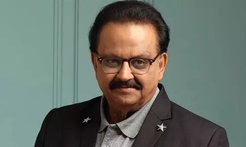 రవీంద్ర భారతిలో గాన గంధర్వుడు బాలు విగ్రహం