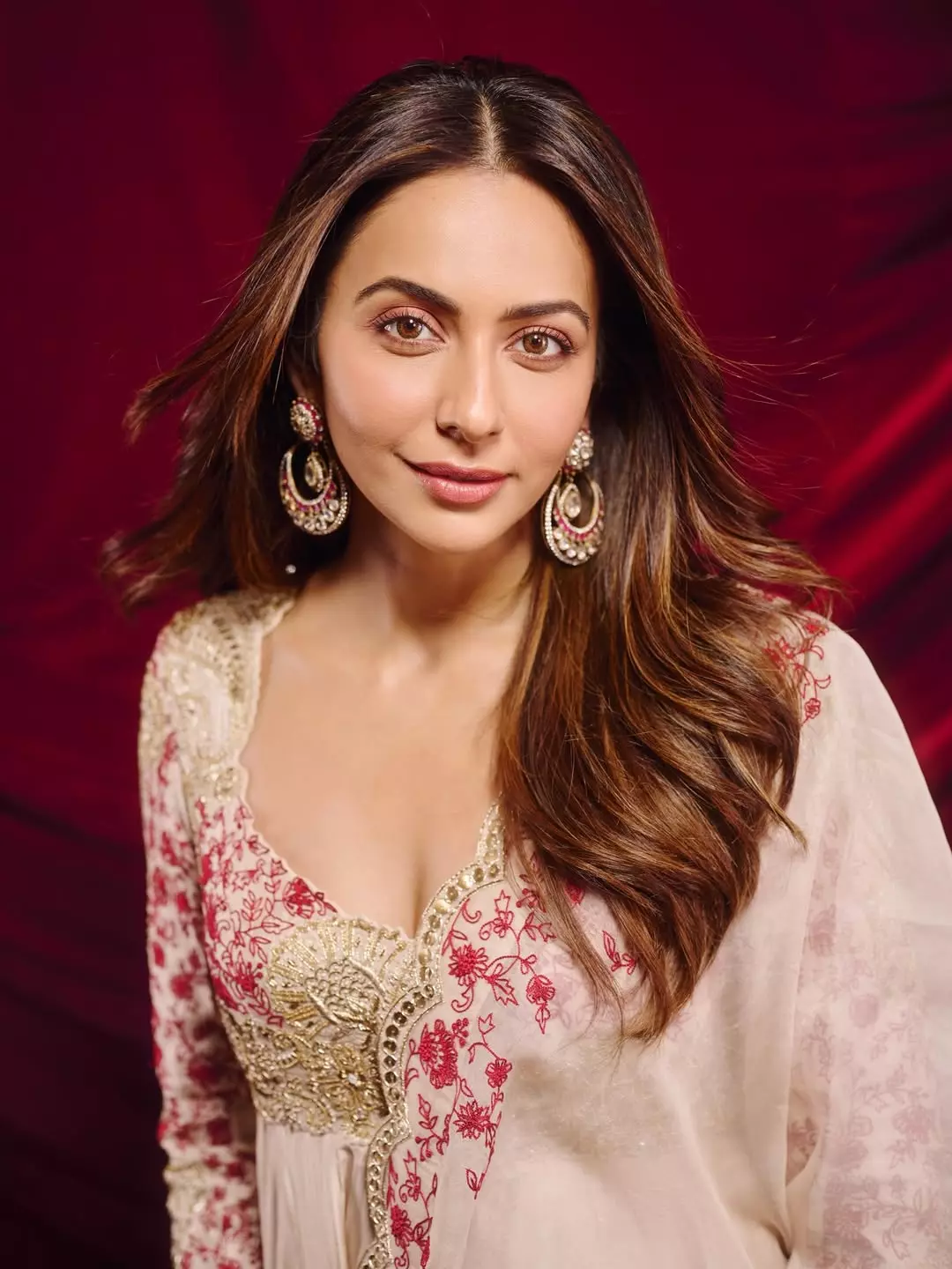 Rakul Preet Singh Shines with Effortless Desi Elegance Rakul Preet Singh Shines with Effortless Desi Elegance