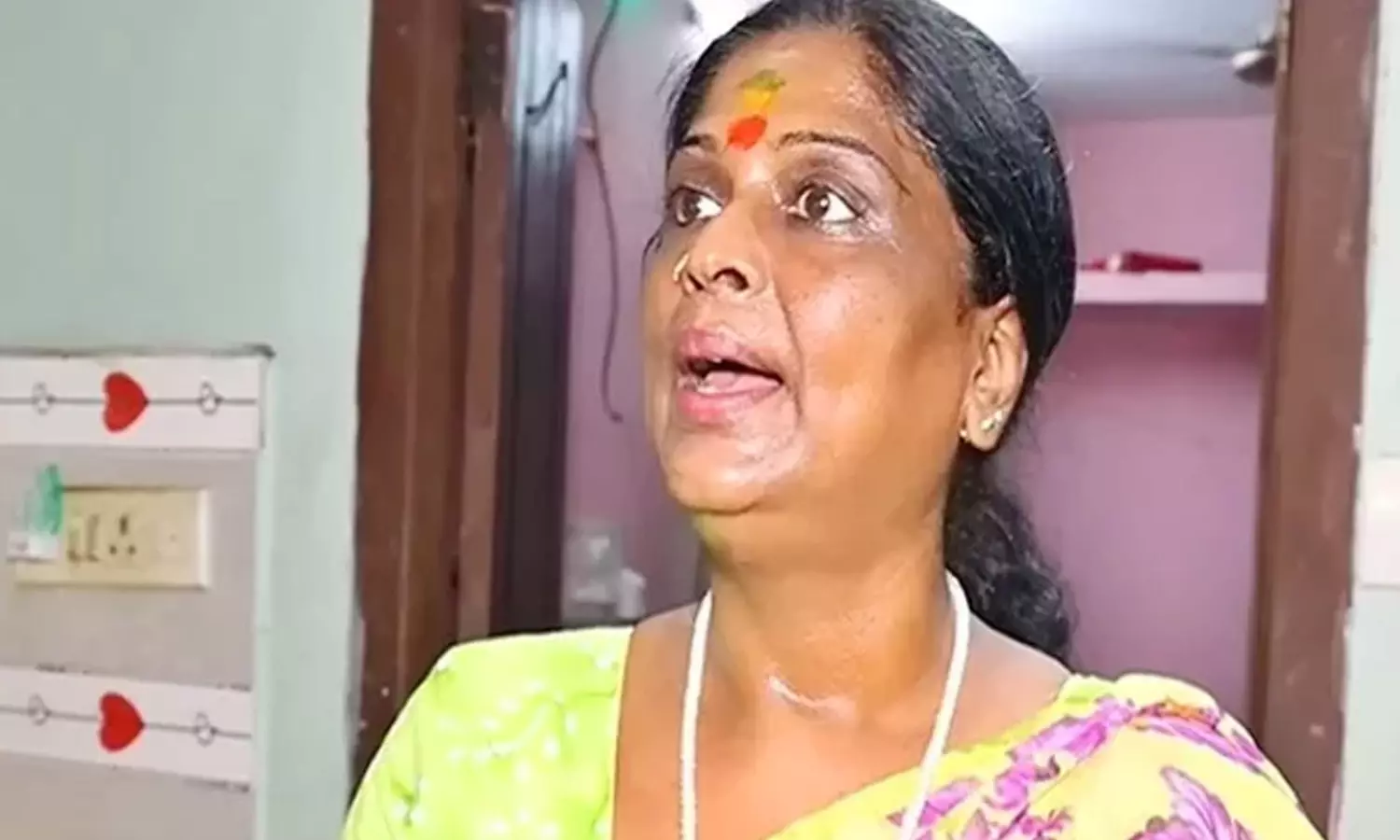 నిన్న పావలా శ్యామల.. నేడు పాకీజా.. పెద్దలు ఆలోచించాల్సిందే! నిన్న పావలా శ్యామల.. నేడు పాకీజా.. పెద్దలు ఆలోచించాల్సిందే!