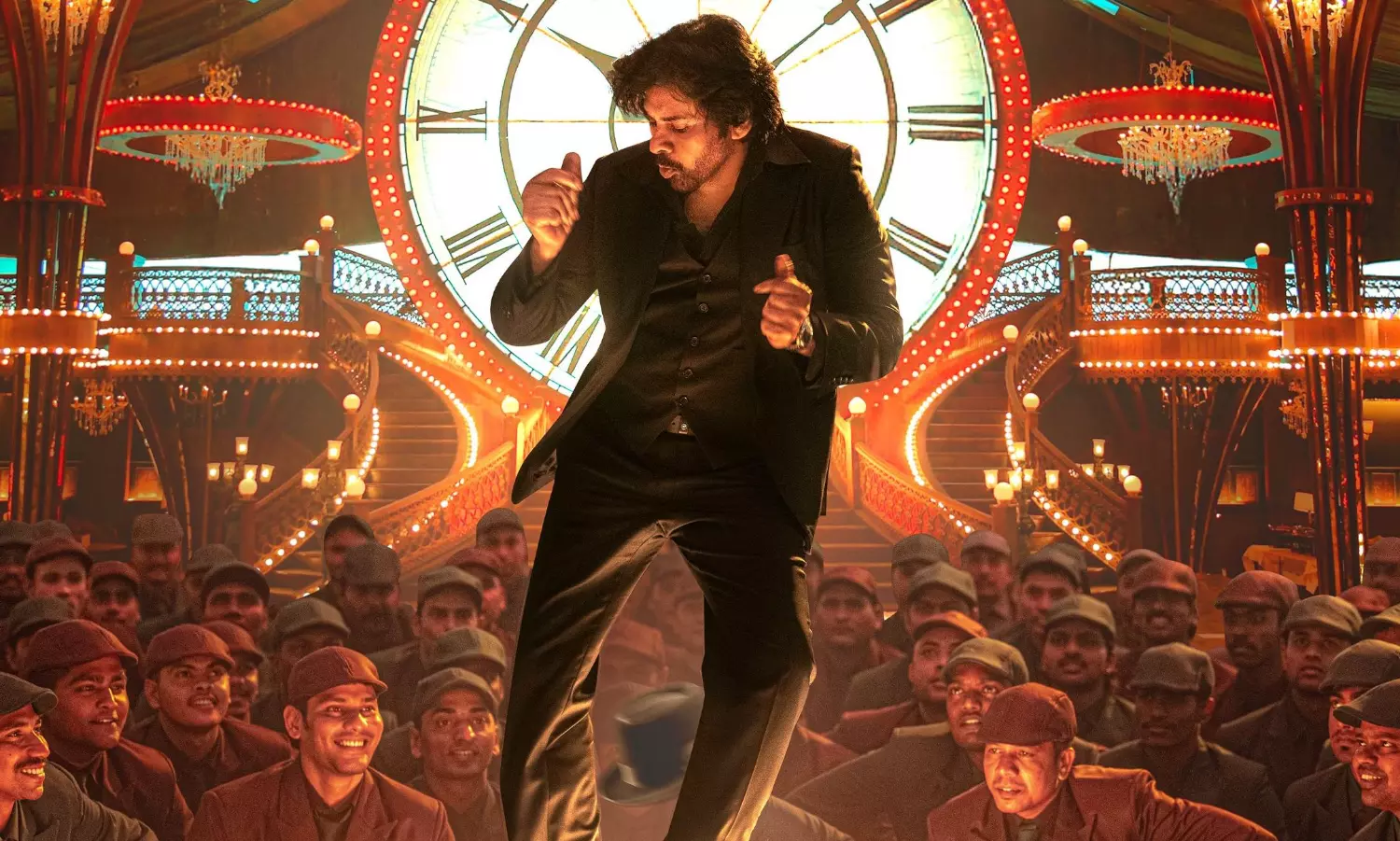 ఉస్తాద్ దేఖ్లేంగే సాలా.. పవన్ స్టైలిష్ స్టెప్పులు అదుర్స్.. ఉస్తాద్ దేఖ్లేంగే సాలా.. పవన్ స్టైలిష్ స్టెప్పులు అదుర్స్..