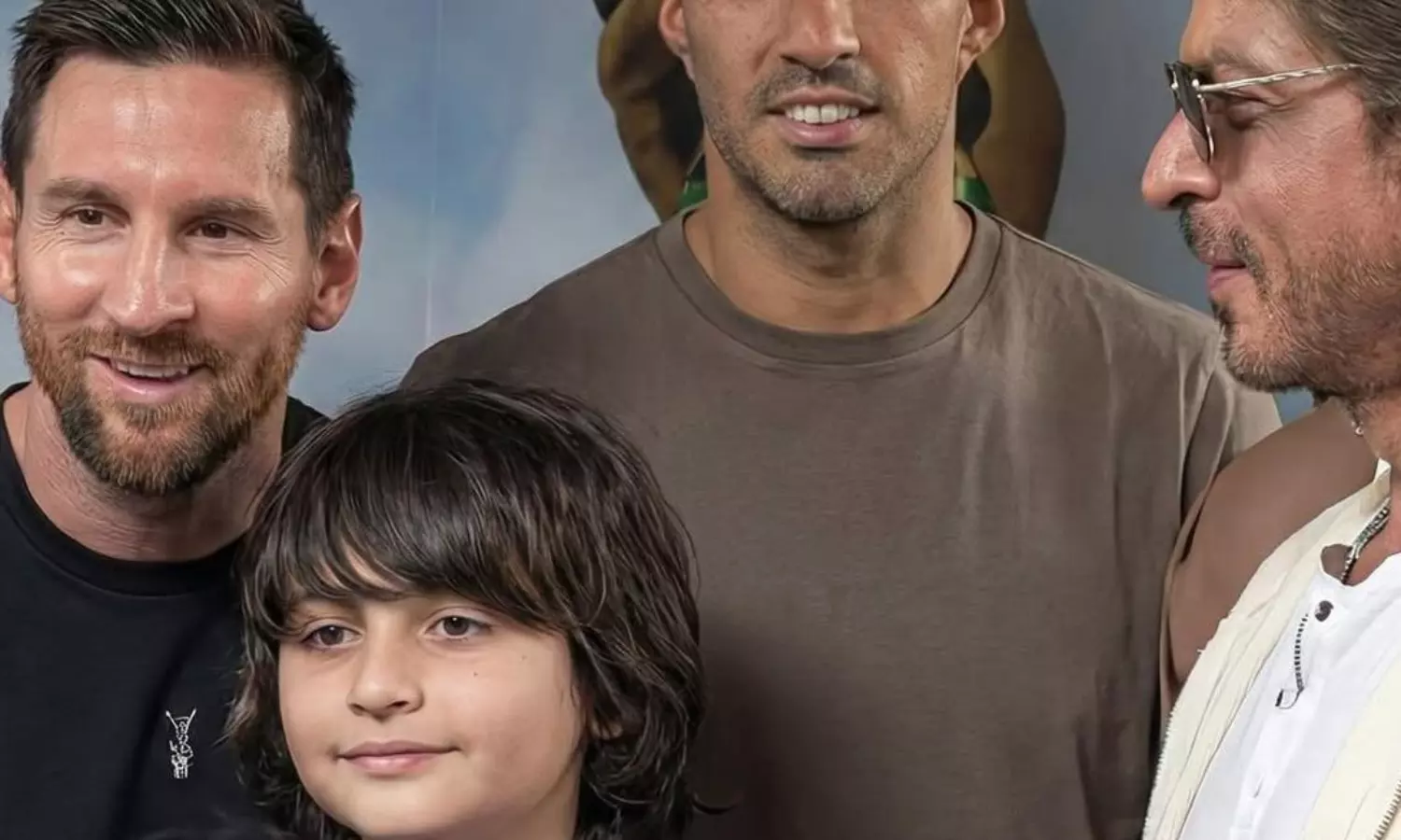 ఫుట్ బాల్ లెజెండ్ మెస్సీతో ఖాన్ వారసుడు సెల్ఫీ ఫుట్ బాల్ లెజెండ్ మెస్సీతో ఖాన్ వారసుడు సెల్ఫీ