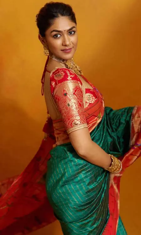 Mrunal Thakur Celebrates Marathi Roots in a Timeless Saree Look