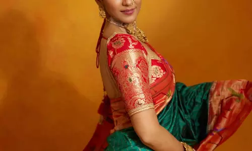 Mrunal Thakur Celebrates Marathi Roots in a Timeless Saree Look