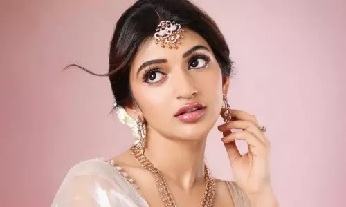 పాల రాతి శిల్పంలా శ్రీలీల.. ట్రెడిషనల్ లుక్లో కట్టిపడేస్తోందిగా..