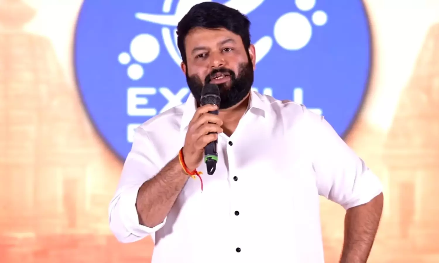 మైక్ పట్టి మాట్లాడితే అయిపోతుందా? అలా ఎలా అంటారు?: తమన్ మైక్ పట్టి మాట్లాడితే అయిపోతుందా? అలా ఎలా అంటారు?: తమన్