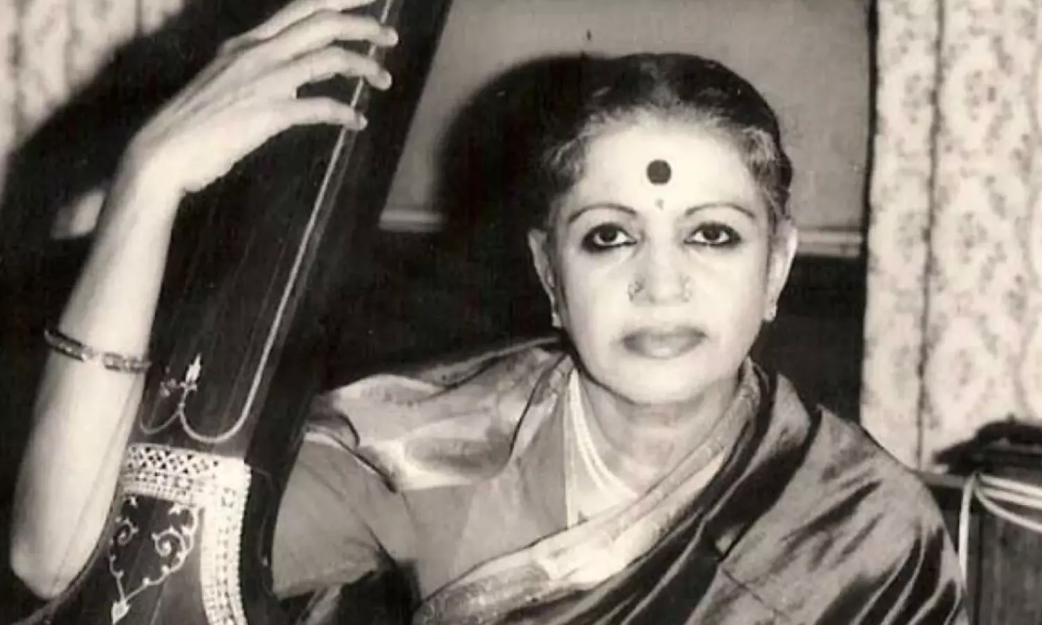 టాప్ బ్యానర్ లో ప్రముఖ సింగర్ బయోపిక్.. లీడ్ రోల్ లో ఎవరంటే? టాప్ బ్యానర్ లో ప్రముఖ సింగర్ బయోపిక్.. లీడ్ రోల్ లో ఎవరంటే?