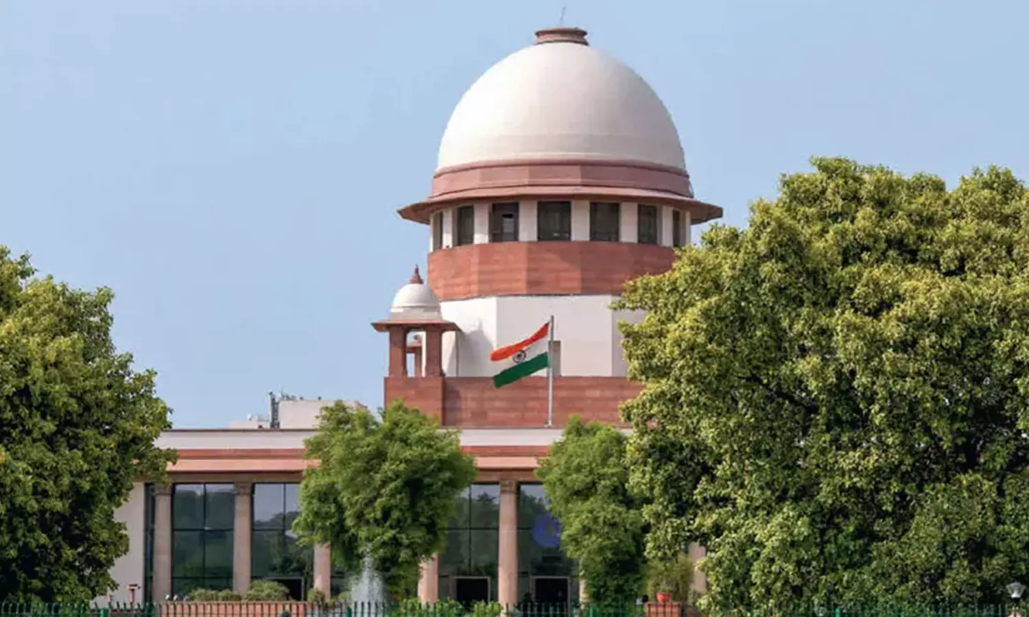 ఏపీ లిక్కర్ కేసులో మరో అప్డేట్.. ఆ ముగ్గురిపై సుప్రీం సంచలన నిర్ణయం ఏపీ లిక్కర్ కేసులో మరో అప్డేట్.. ఆ ముగ్గురిపై సుప్రీం సంచలన నిర్ణయం