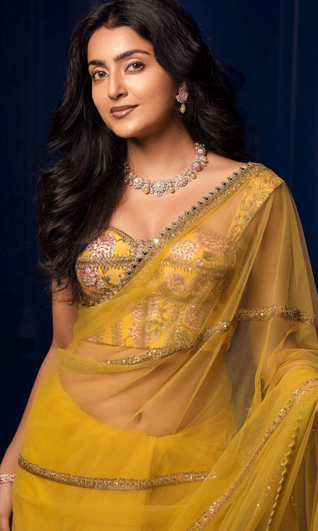 Avantika Mishra’s elegant saree look lights up instagram