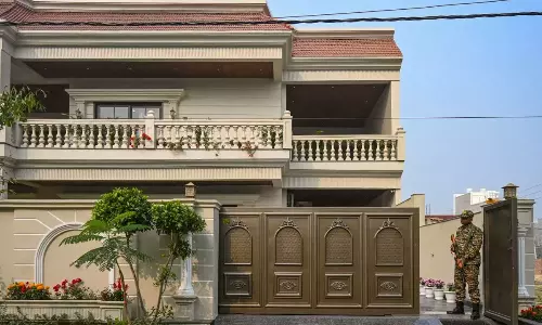 7,000 చదరపు అడుగుల్లో రూ.7 కోట్ల ఇళ్లు... ఎవరీ కానిస్టేబుల్..!