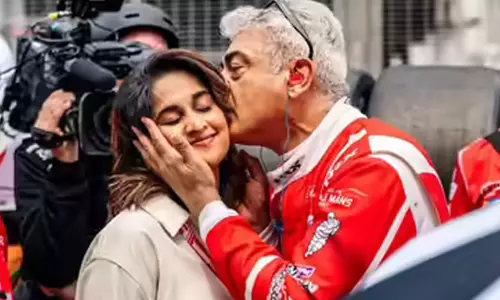 రేస్ కి వెళ్ళేముందు పబ్లిక్ లో అలాంటి పని చేసిన అజిత్.. వీడియో వైరల్!